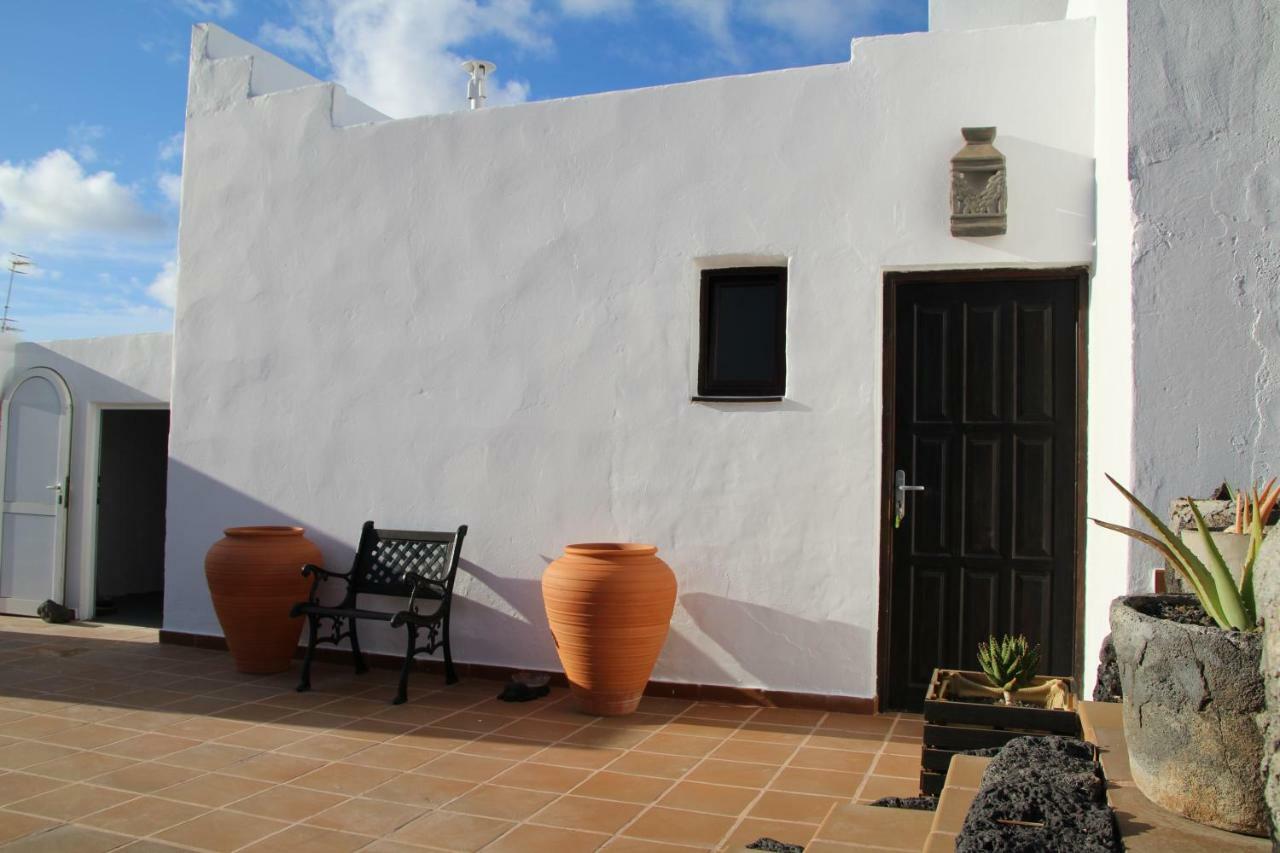 Casa Caldera Guiguan Tinajo Exterior photo