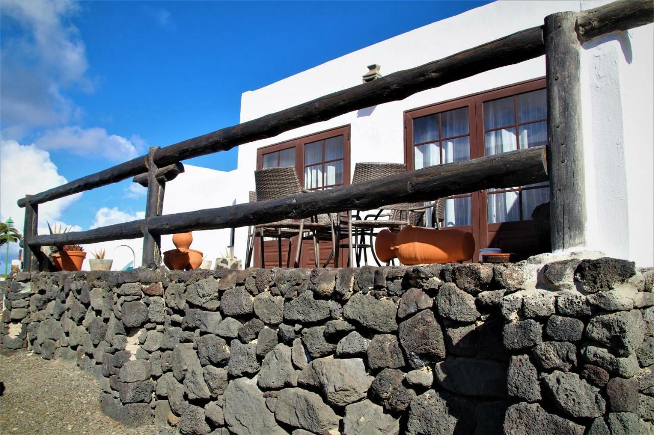 Casa Caldera Guiguan Tinajo Exterior photo